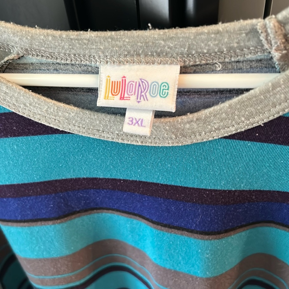 Lularoe Randy Top 3XL - Picture 2 of 2